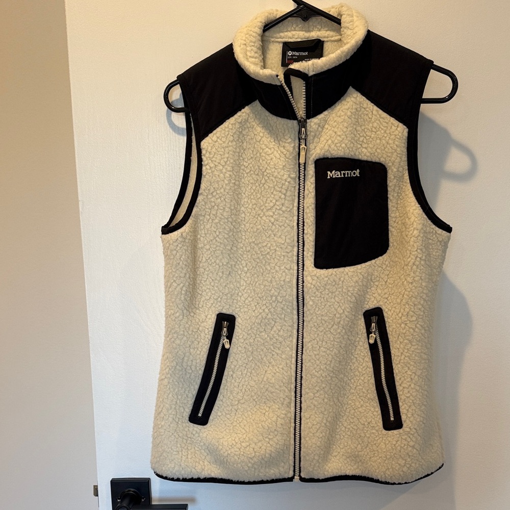Marmot Cream Sherpa Vest with Black Trim - Like NEW!